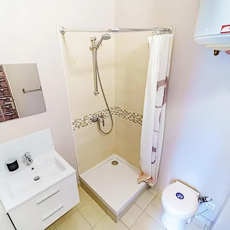 Apartment Le Petit Delore - 2 Personnes - 8