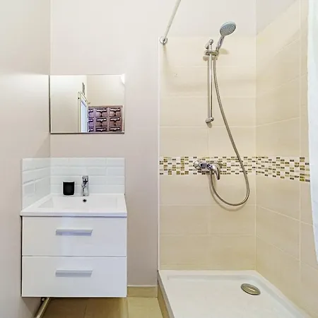 Le Petit Delore - 2 Personnes - 8 Appartement